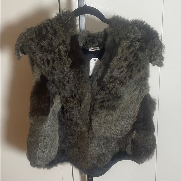 Dyed Rabbit Fur Vest - Picture 3 of 10